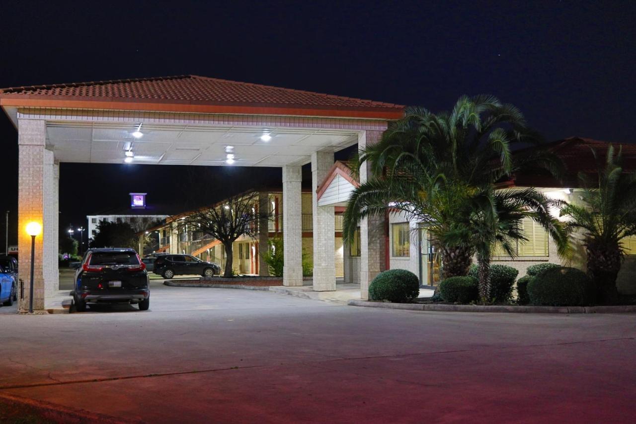 University Inn & Suites San Antonio Exterior foto